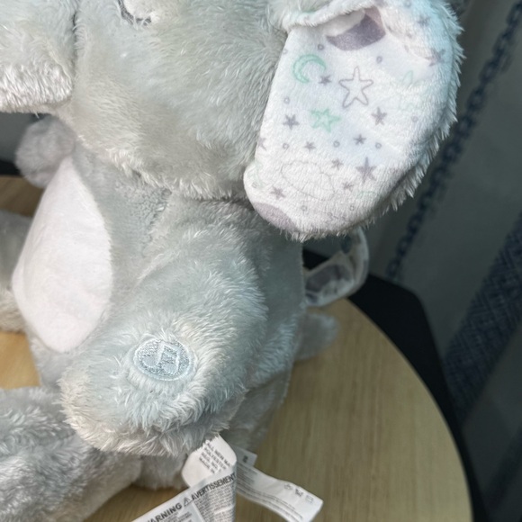 DreamGro Elephant Light & Lullaby Soother, a plush toy to help soothe babies - Picture 8 of 16